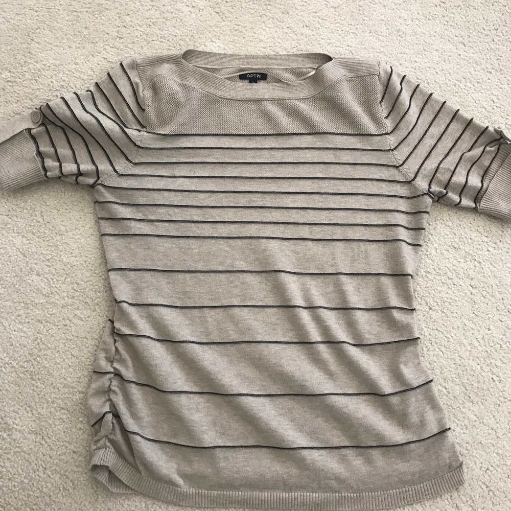 Cute sweater that pairs well with jeans